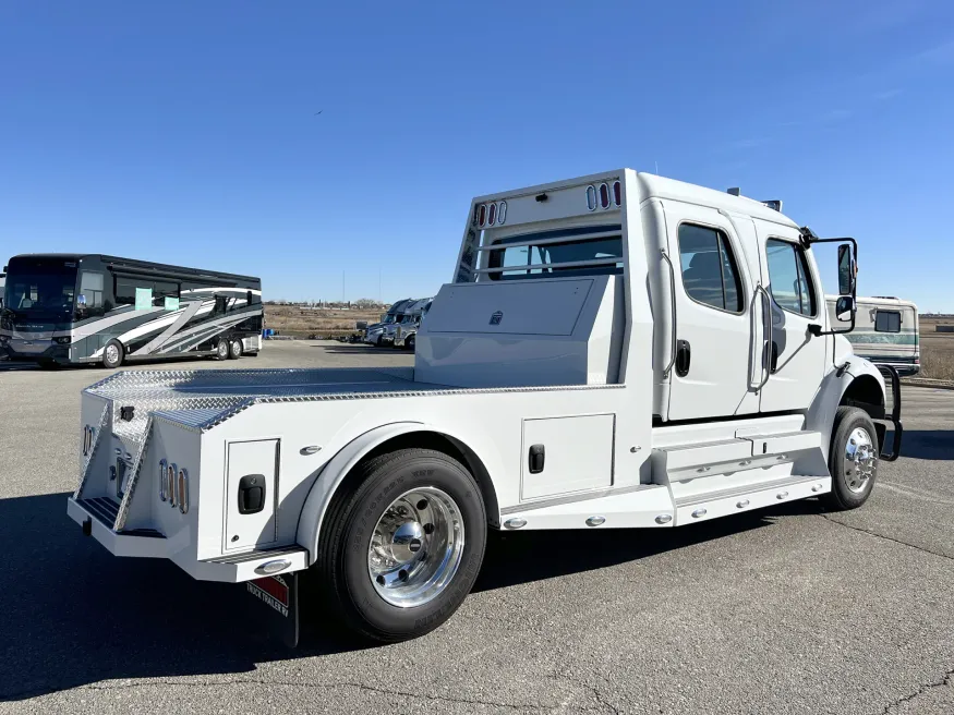 2023 Freightliner M2 106 Summit Hauler | Photo 19 of 28