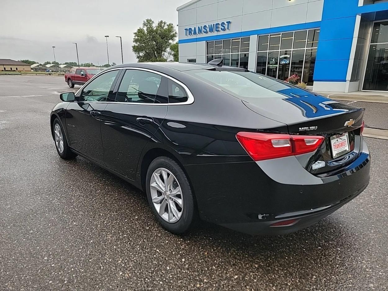 2024 Chevrolet Malibu LT | Photo 2 of 15