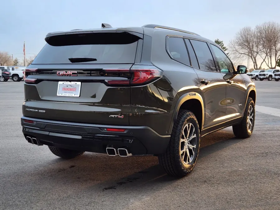 2025 GMC Acadia AWD AT4 | Photo 2 of 31