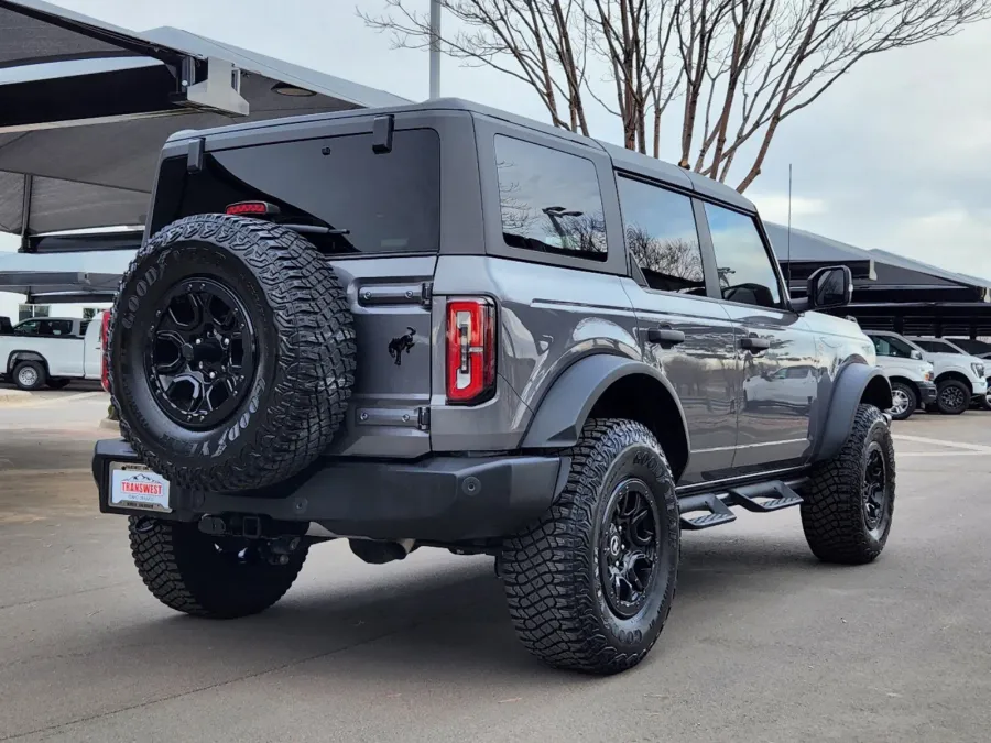 2023 Ford Bronco Wildtrak | Photo 2 of 29