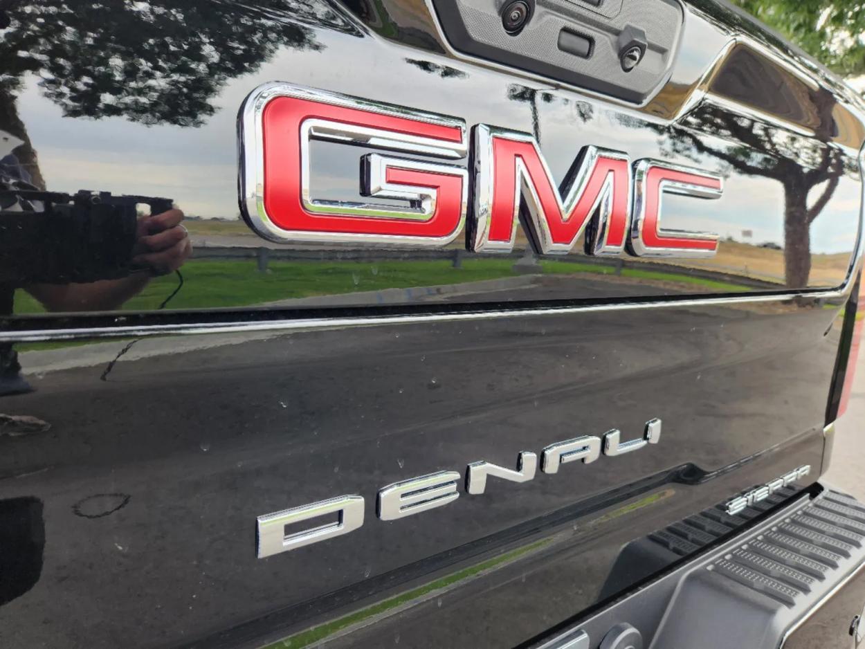 2024 GMC Sierra 2500HD Denali | Photo 12 of 28