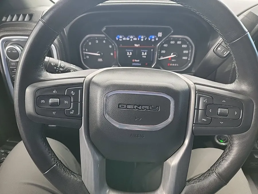 2022 GMC Sierra 2500HD Denali | Photo 16 of 21