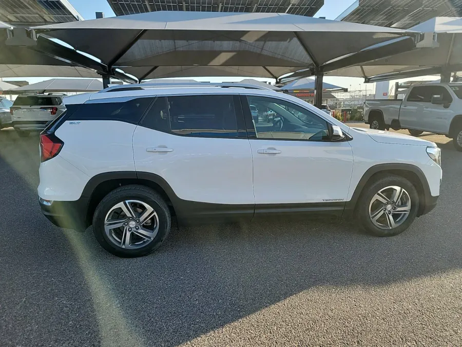 2019 GMC Terrain SLT | Photo 7 of 18