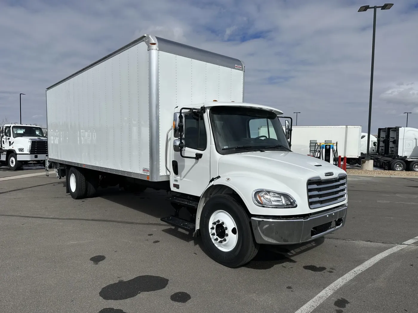 2025 Freightliner M2 106 | Photo 3 of 14