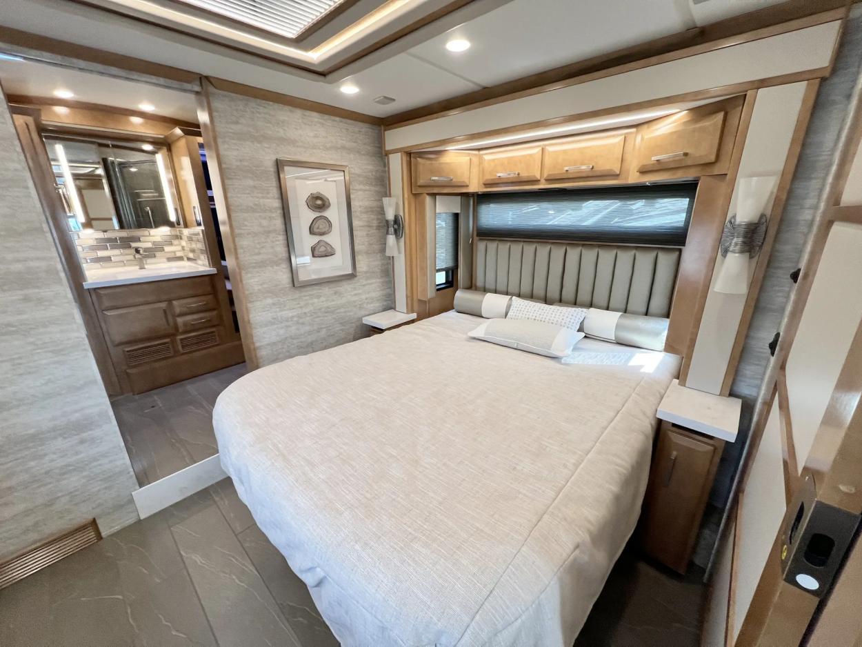 2023 Newmar New Aire 3547 | Photo 11 of 28