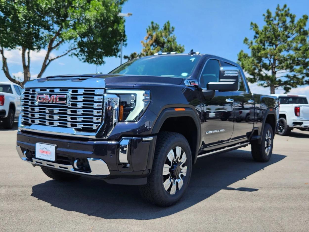 2024 GMC Sierra 2500HD Denali | Photo 3 of 26