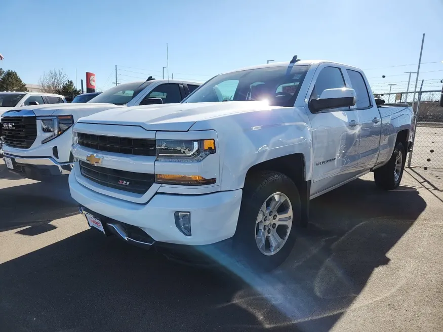 2018 Chevrolet Silverado 1500 LT | Photo 2 of 3