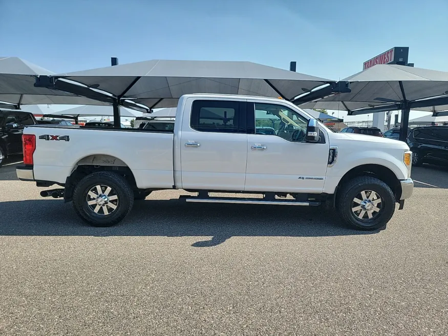 2017 Ford Super Duty F-350 SRW Lariat | Photo 7 of 23