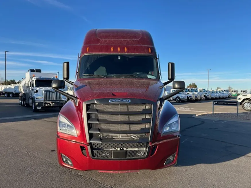 2025 Freightliner Cascadia 126 | Photo 2 of 21