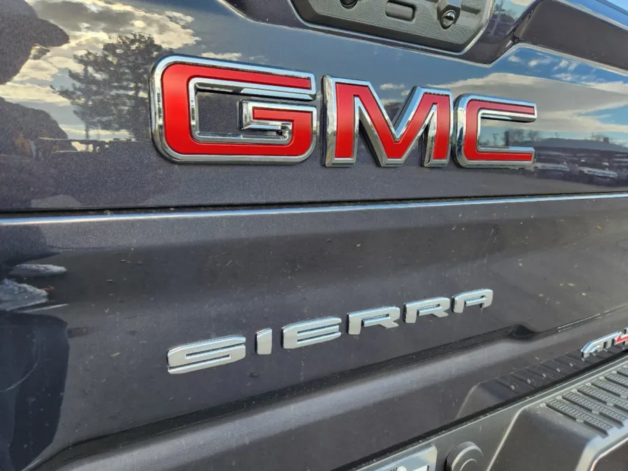 2025 GMC Sierra 2500HD AT4 | Photo 12 of 29