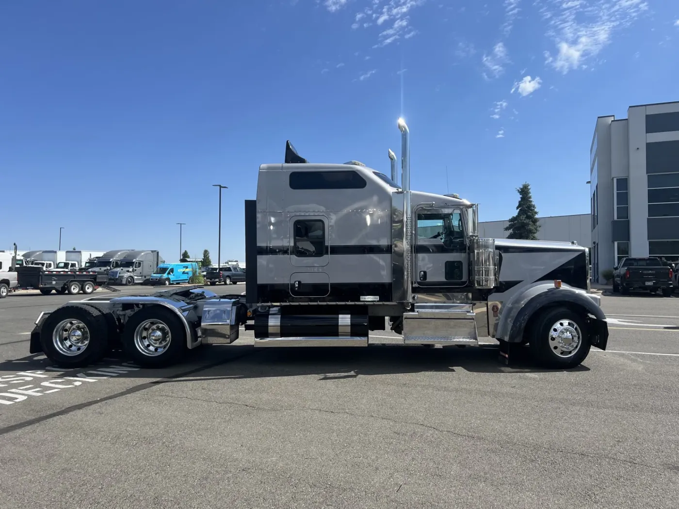 2022 Kenworth W900 | Photo 4 of 20