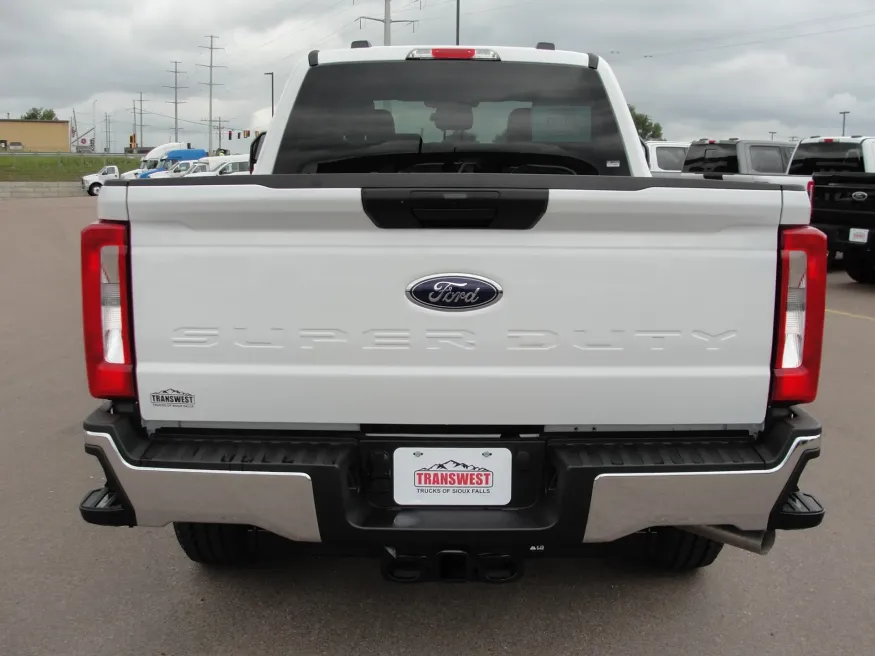 2024 Ford F-250 | Photo 4 of 18