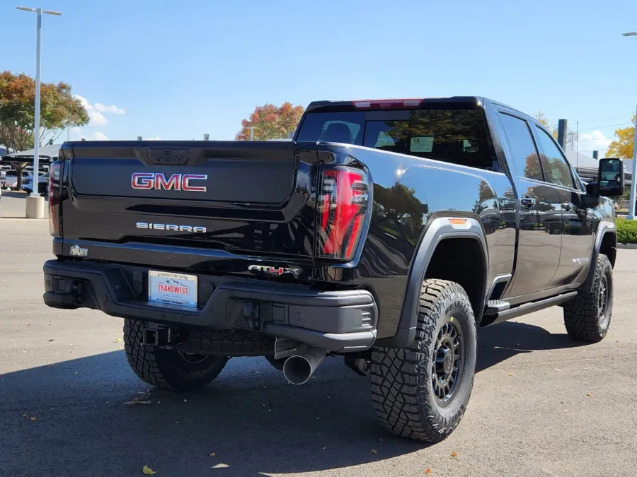 2025 GMC Sierra 2500HD AT4X | Photo 2 of 30