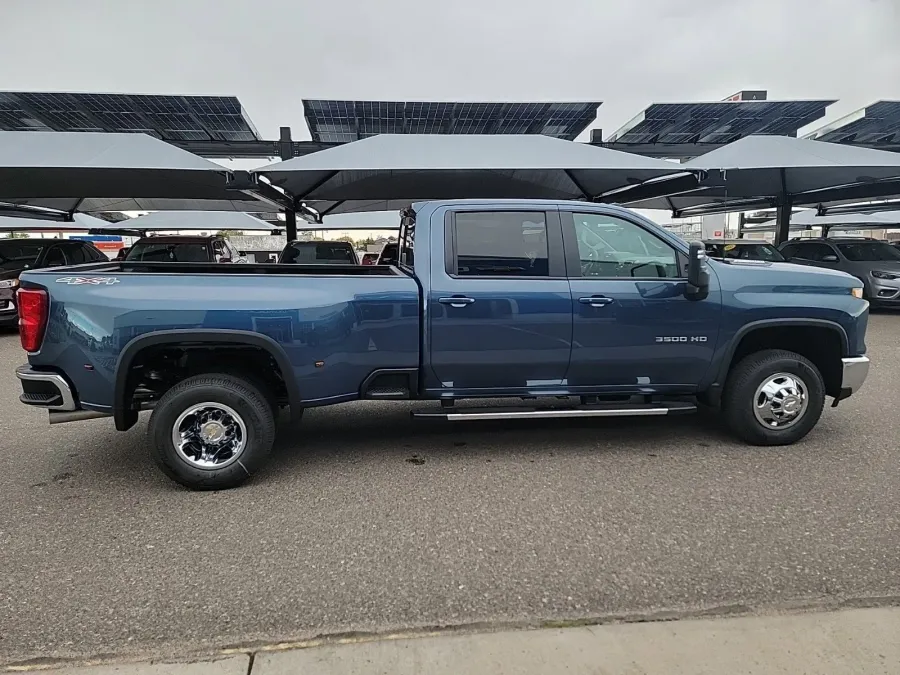 2025 Chevrolet Silverado 3500HD LT | Photo 6 of 17