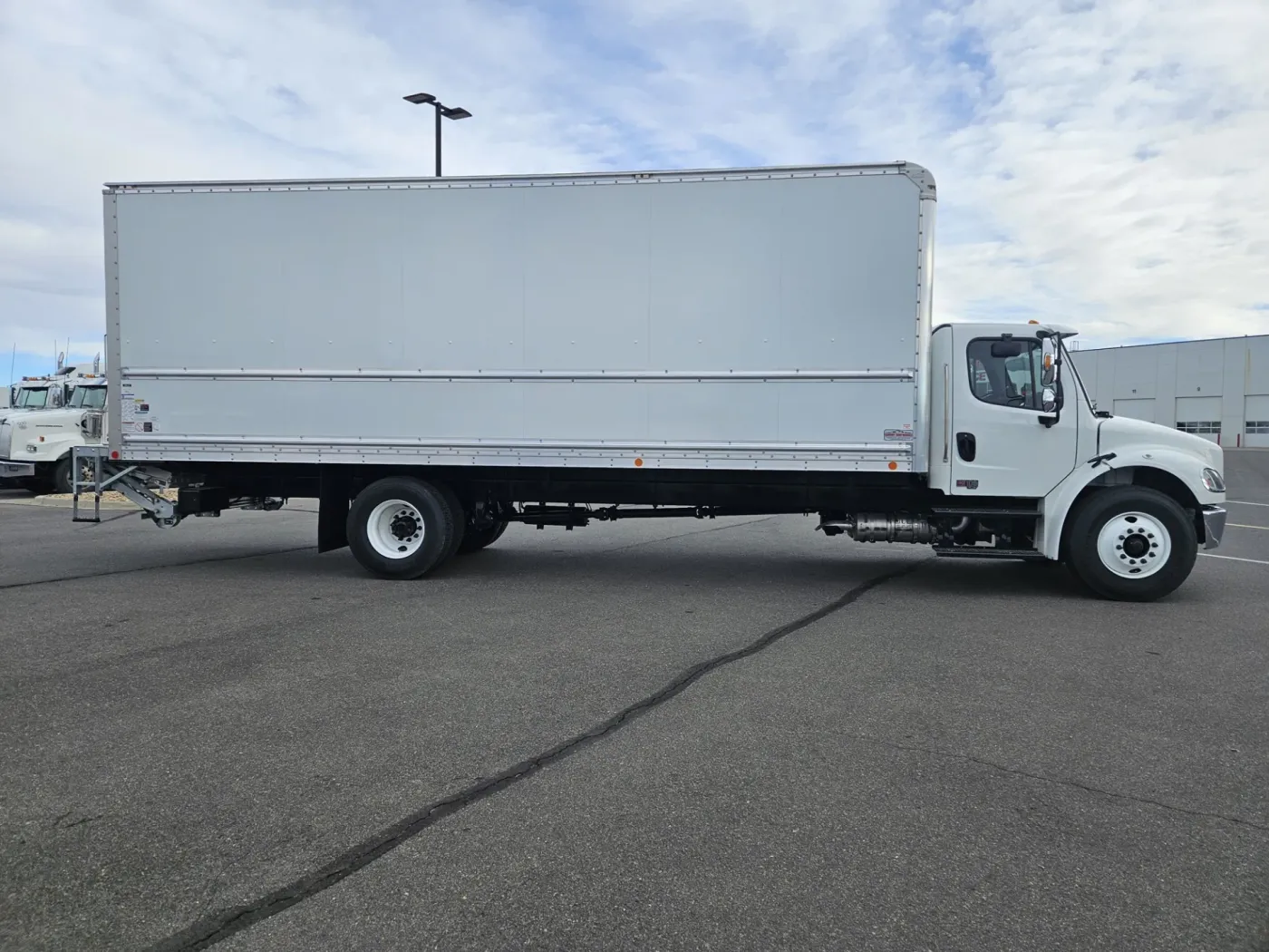 2025 Freightliner M2 106 | Photo 4 of 17