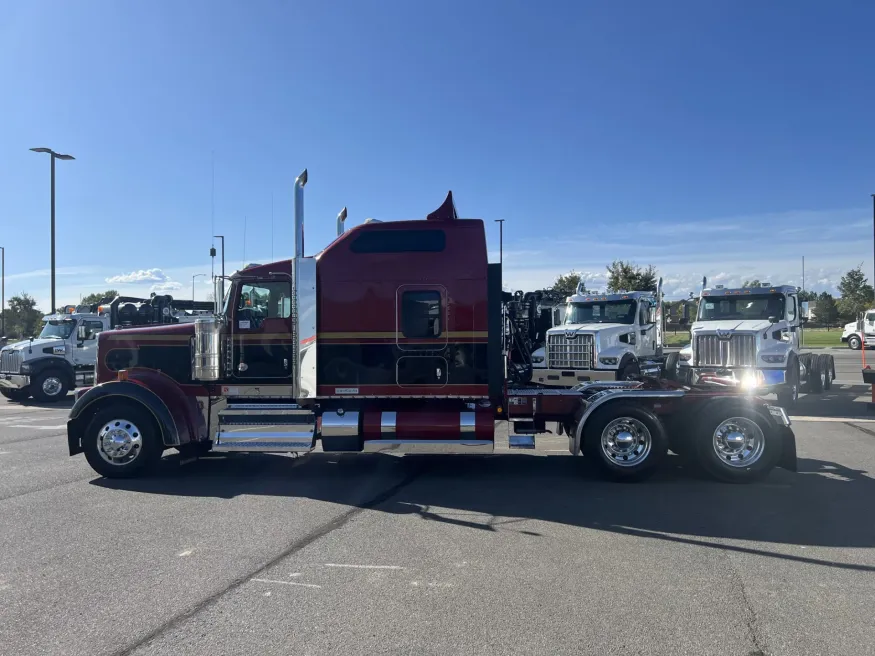 2022 Kenworth W900 | Photo 8 of 26