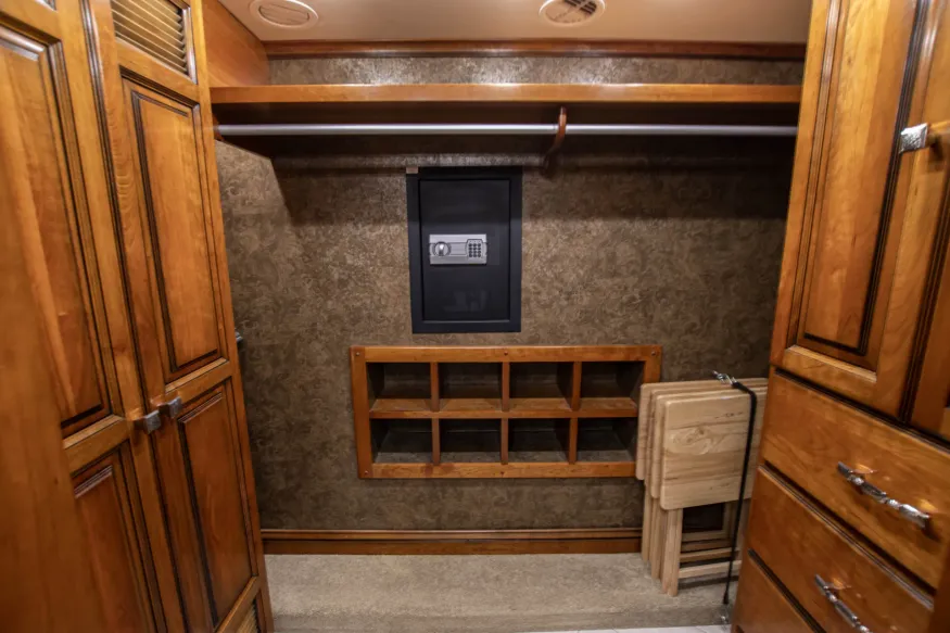 2015 Tiffin Allegro Bus 45 LP | Photo 16 of 17