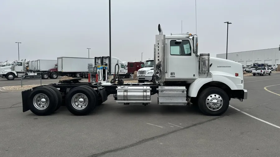 2020 Western Star 4900SA | Photo 4 of 17