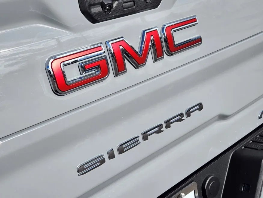 2025 GMC Sierra 2500HD AT4 | Photo 14 of 32