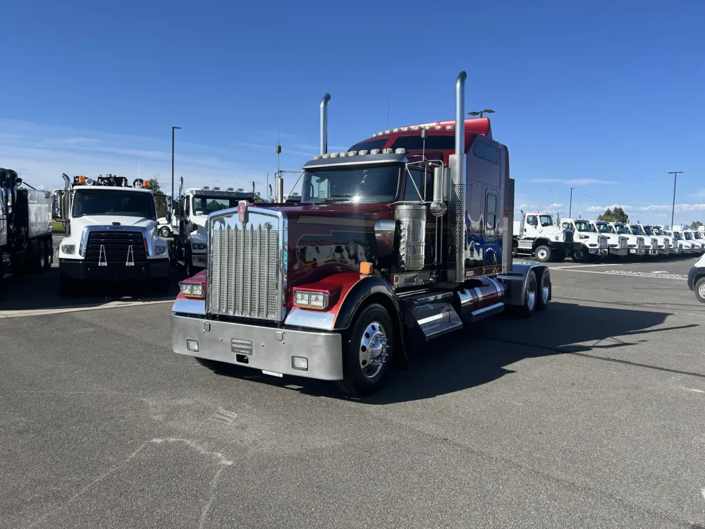 2022 Kenworth W900