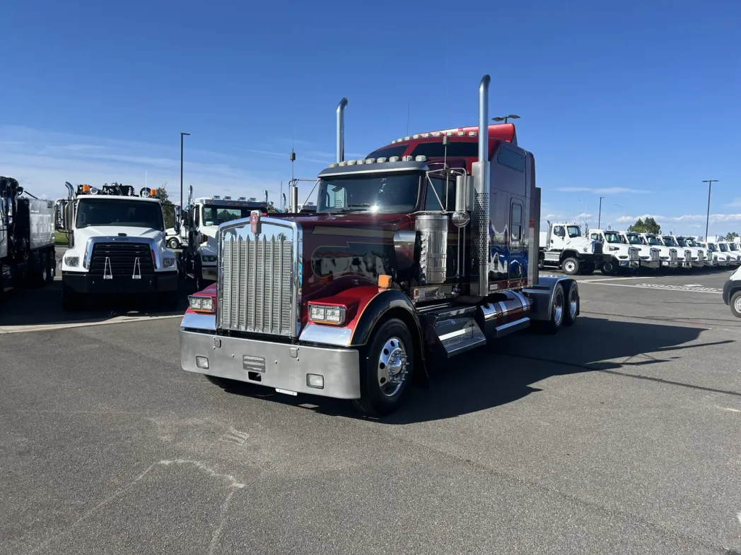 2022 Kenworth W900 