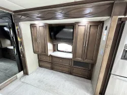 2019 Newmar Ventana 3709 | Thumbnail Photo 15 of 31