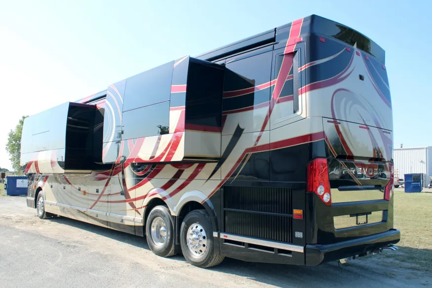 2016 Outlaw Prevost H3-45 Quad Slide | Photo 18 of 30