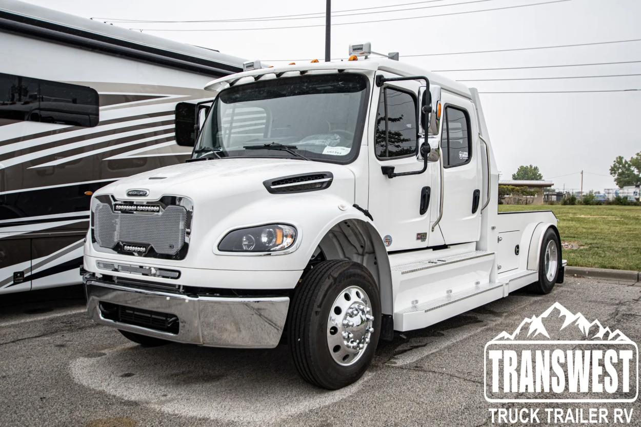 2024 Freightliner M2 106 Laredo 