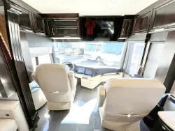 2020 Newmar London Aire 4543 | Thumbnail Photo 5 of 31