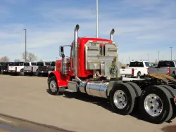 2018 Peterbilt 389 Day Cab | Thumbnail Photo 3 of 16