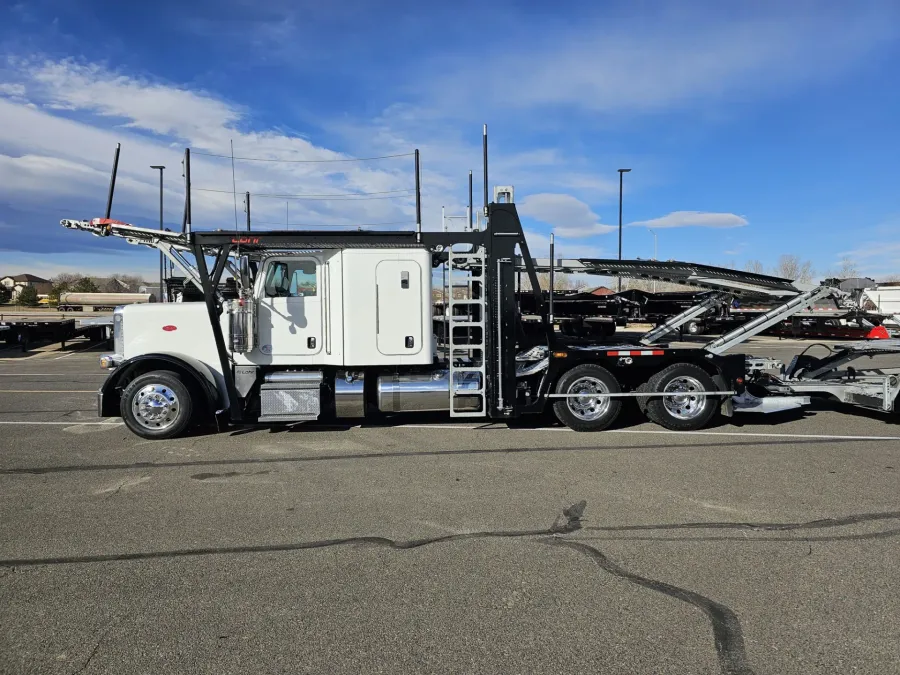 2024 Peterbilt 389 | Photo 7 of 37