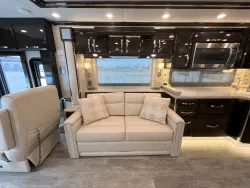 2020 Newmar King Aire 4549 | Thumbnail Photo 4 of 14