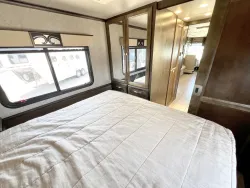 2017 Tiffin Allegro Breeze 32BR | Thumbnail Photo 15 of 27