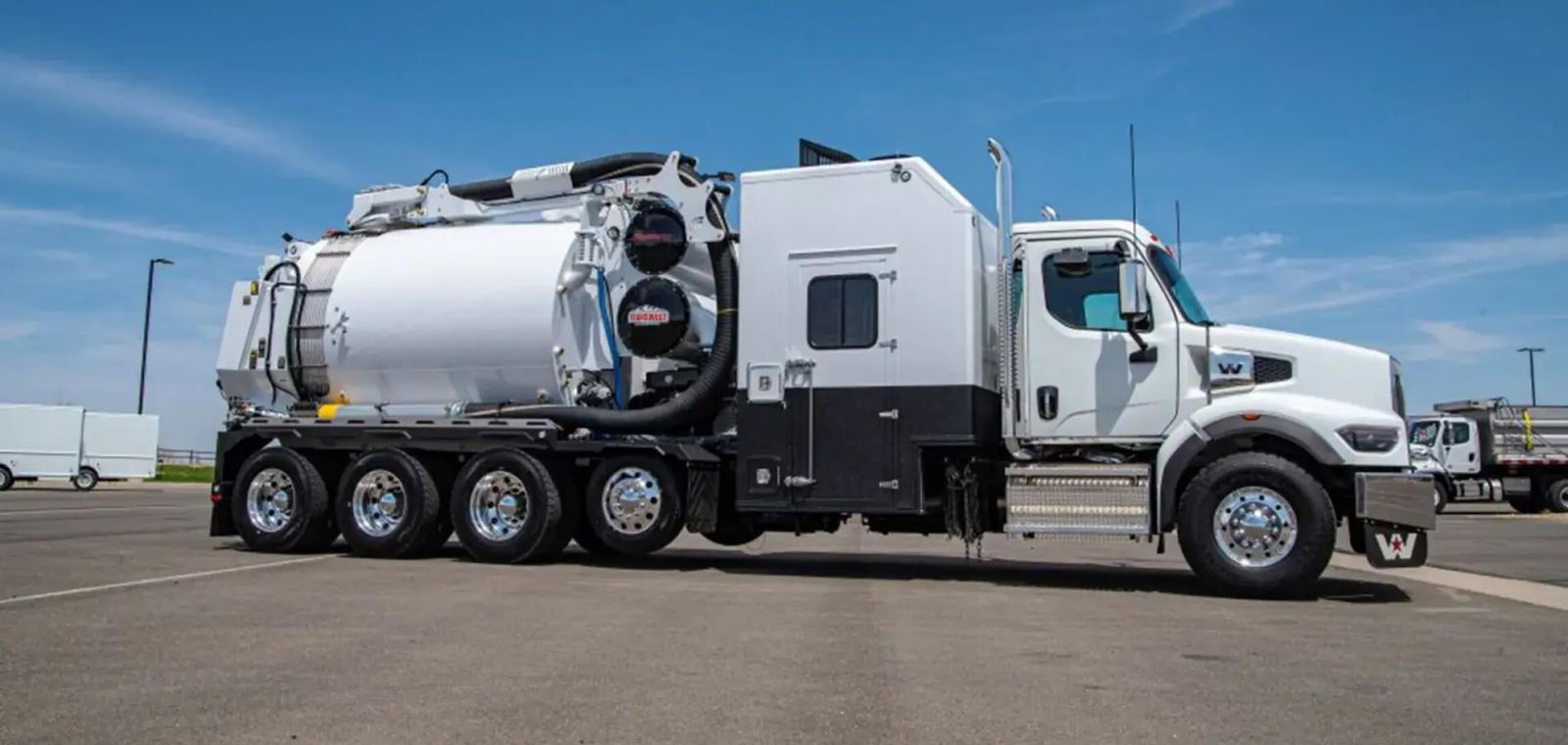 Hydrovac truck